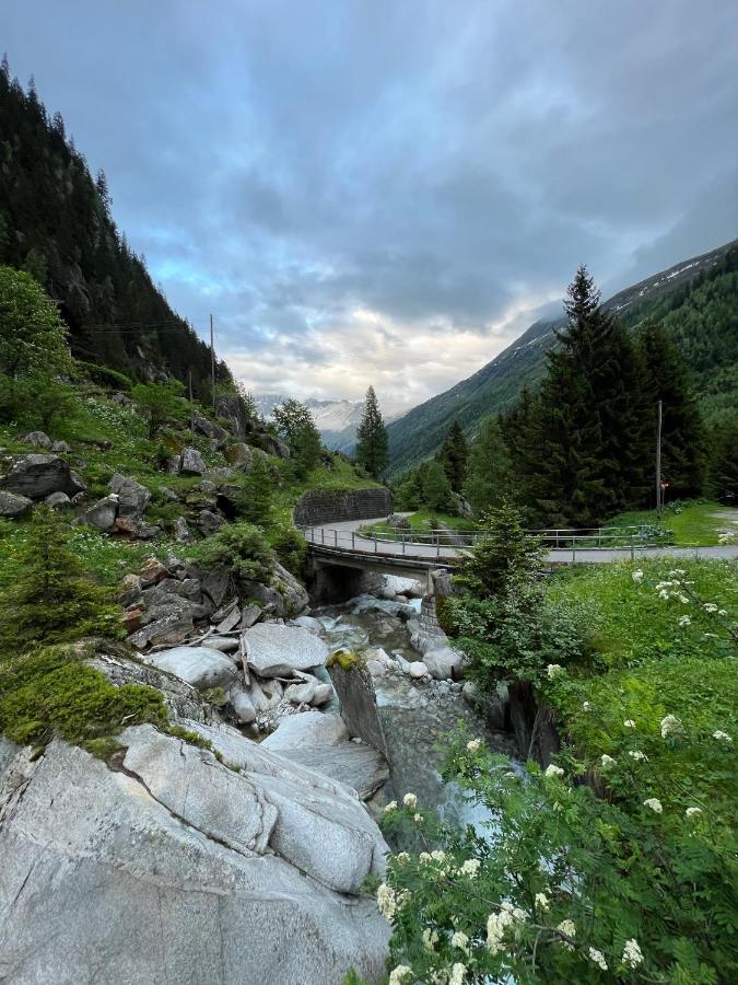 Weisses Roessli Only Bed & Breakfast Self Check-In Mit Sauna Extra Göschenen Exterior foto